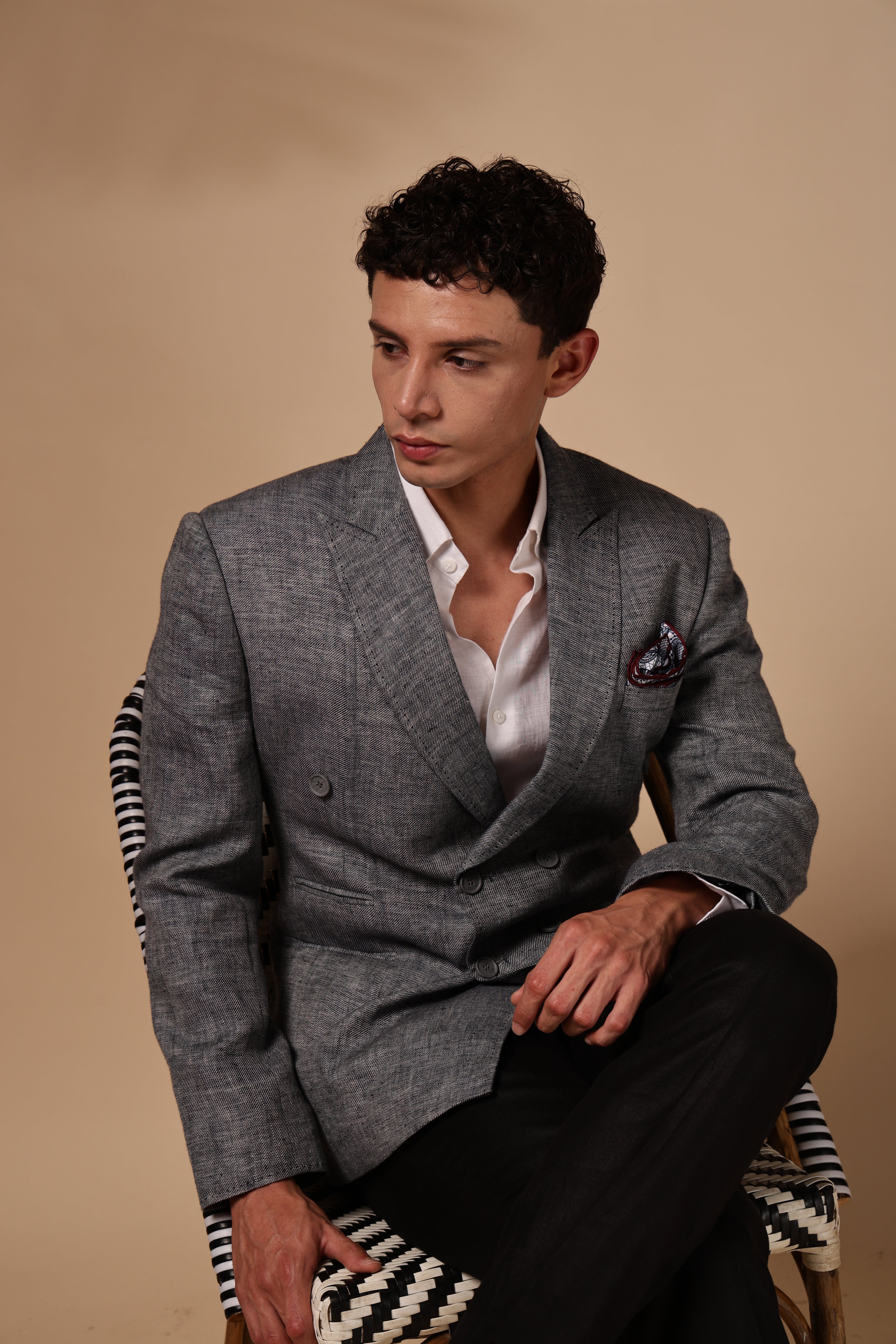 The grey linen double-breasted blazer
